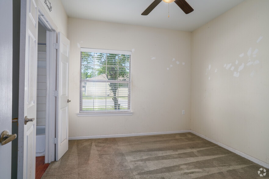 3BR, 2BA - 1,226SF - Second Bedroom - Elm Street Village