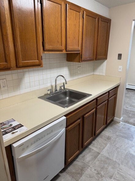 Building Photo - 655 Talcottville Rd