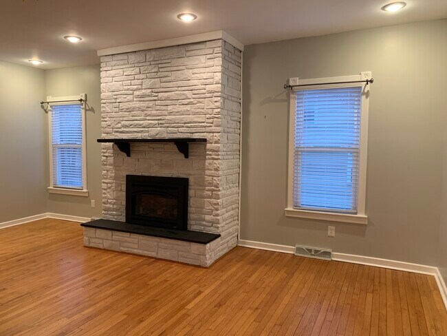 Living room - 125 Oxford Rd