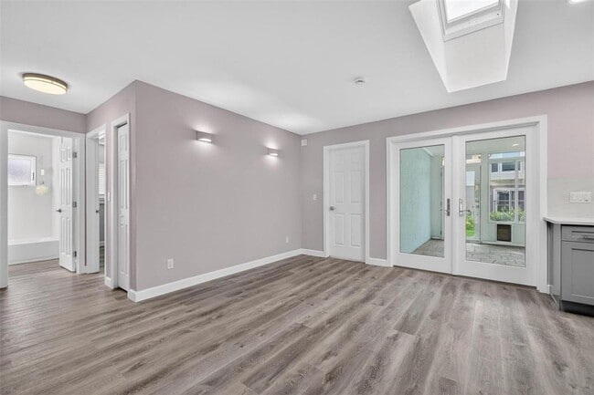 Building Photo - 5630 Venetian Blvd NE