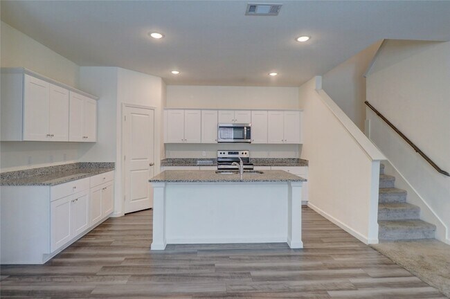 Building Photo - 613 Colgate Cir