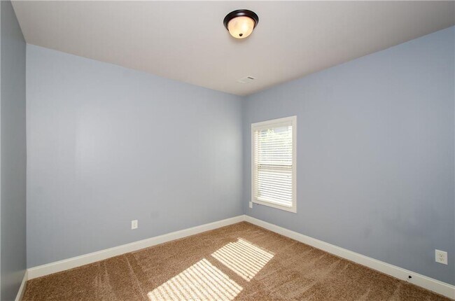 Building Photo - 4669 Sierra Creek Dr NE