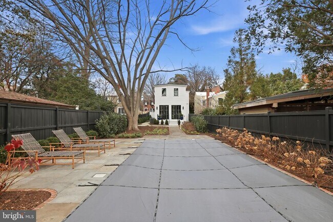 Building Photo - 3418 Reservoir Rd NW