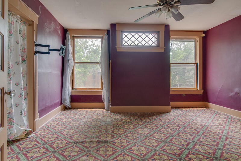 Building Photo - 724 W Prairie Ave