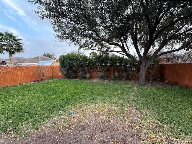 Building Photo - 3836 Frontier Dr