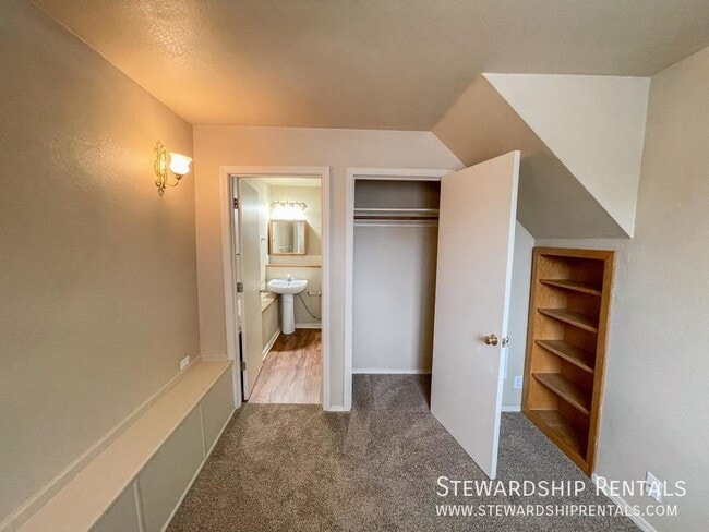 Building Photo - 1472 E 19th Ave