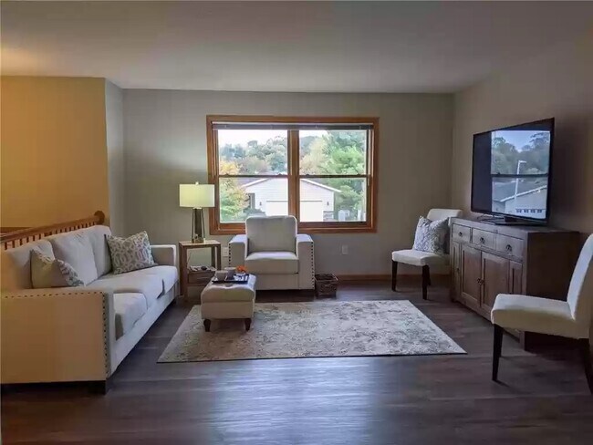 Building Photo - 1424 Sunset Ave SE