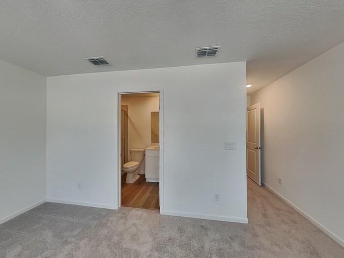 Building Photo - 626 Holly Lks Dr