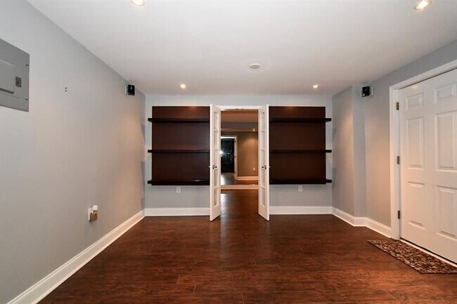 Building Photo - 460 Summer Breeze Ct.