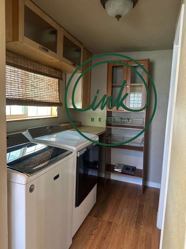 Building Photo - Charming Carson Home