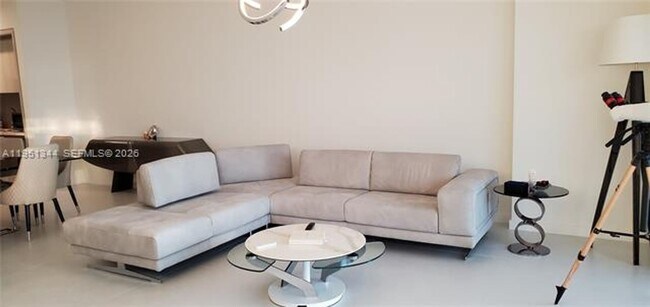 Building Photo - 18975 Collins Ave