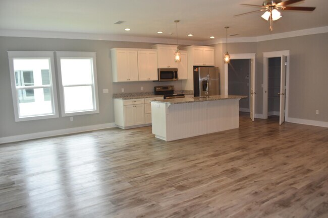 Building Photo - 15 Oakfield Dr
