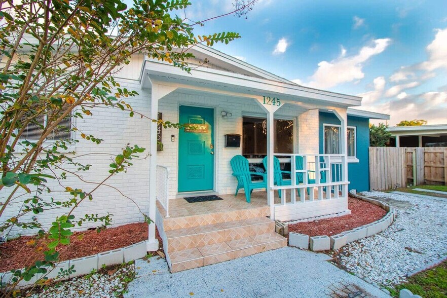 Building Photo - 1330 Catalpa Ln