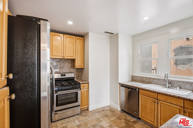 Building Photo - 525 N Crescent Heights Blvd