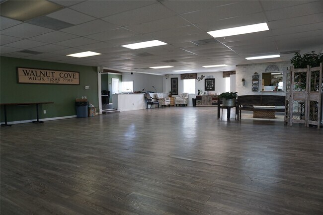 Building Photo - 10970 Maywood St