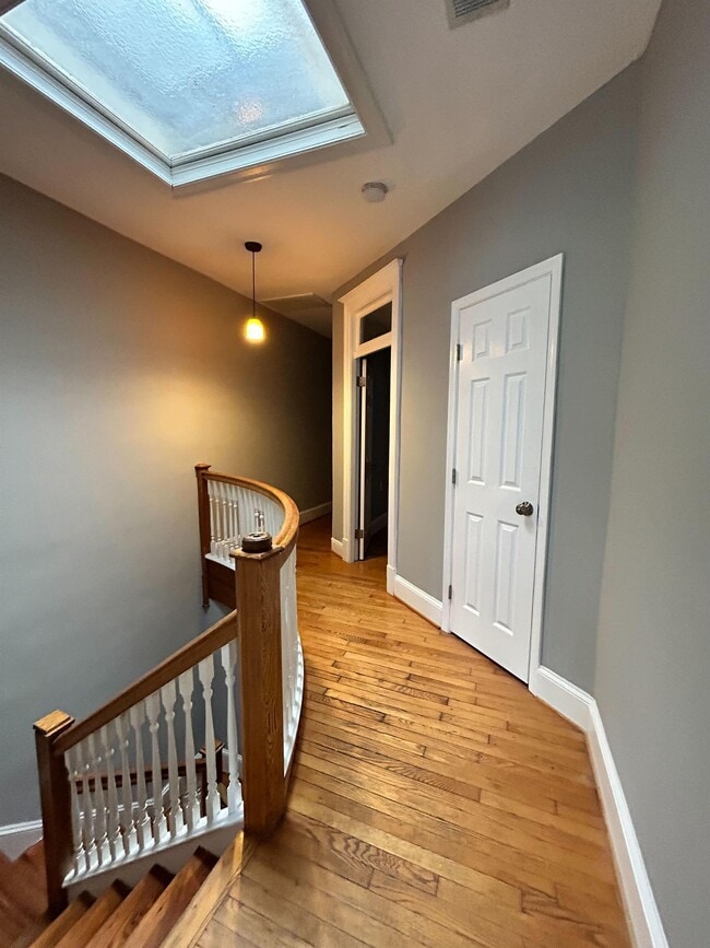 Building Photo - 1437 E Capitol St SE