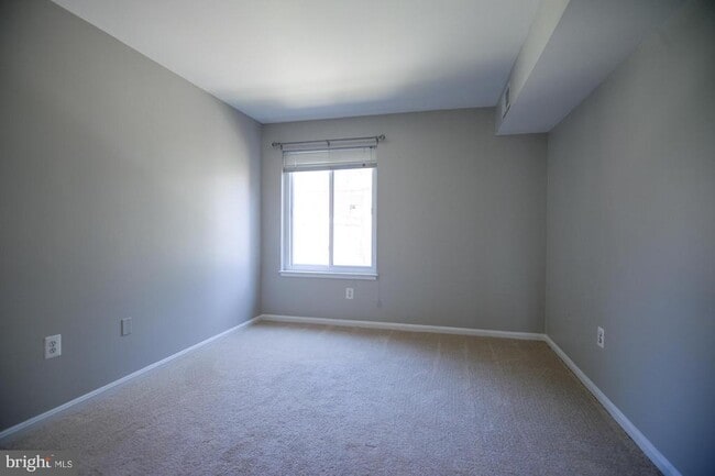 Building Photo - 9735 Kings Crown Ct