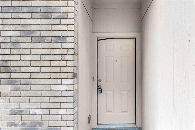 Building Photo - 919 Fairbanks Cir