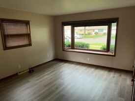 Building Photo - 4415 S 5th Plz