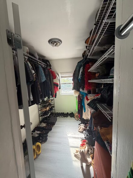 Building Photo - 5758 20th Ave N