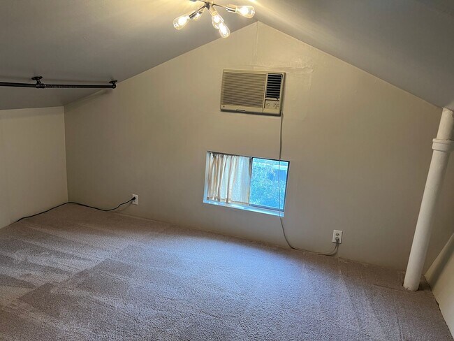 Building Photo - $500 OFF FIRST MONTH'S RENT!!!