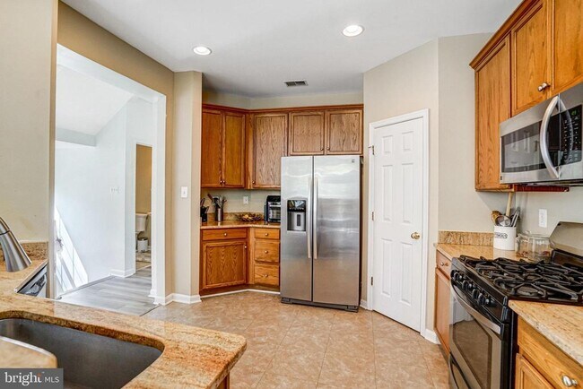 Building Photo - 8535 Wyngate Manor Ct
