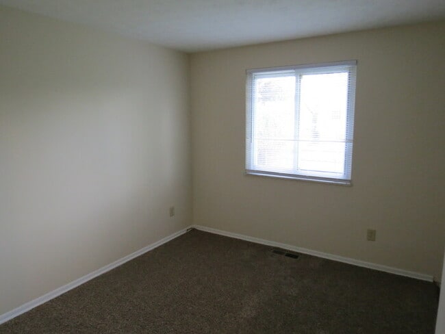 Building Photo - 924 Ruma Rd