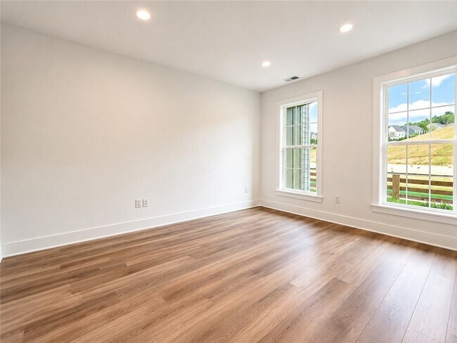 Building Photo - 307 Palisade Wy