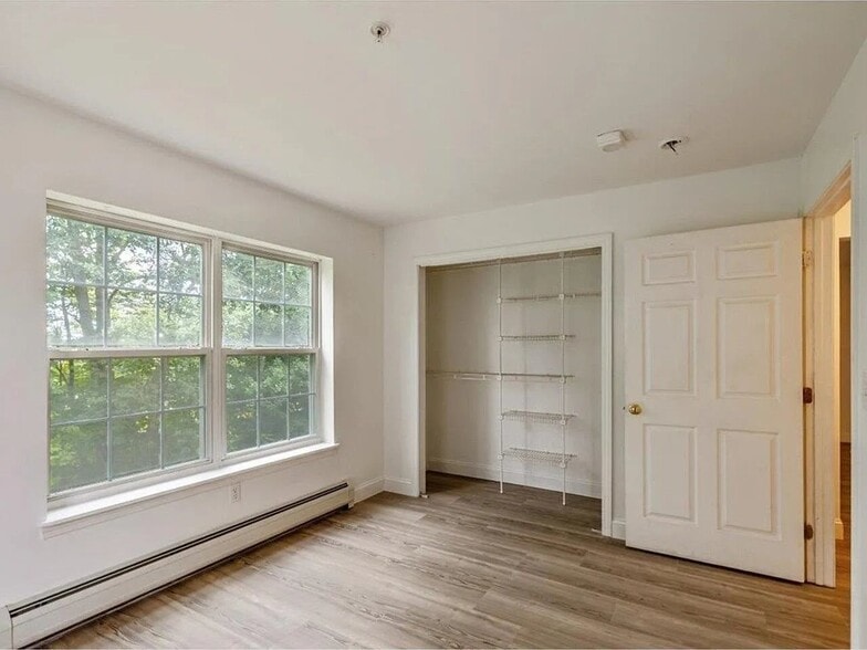 Building Photo - 301 Hildred Dr