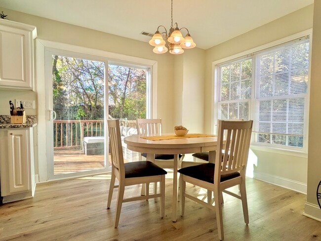 Building Photo - 1717 W Lakewood Ave