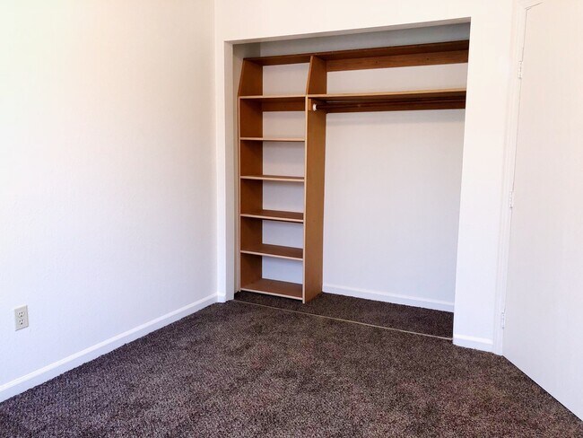 Building Photo - 1103 Broaddus St