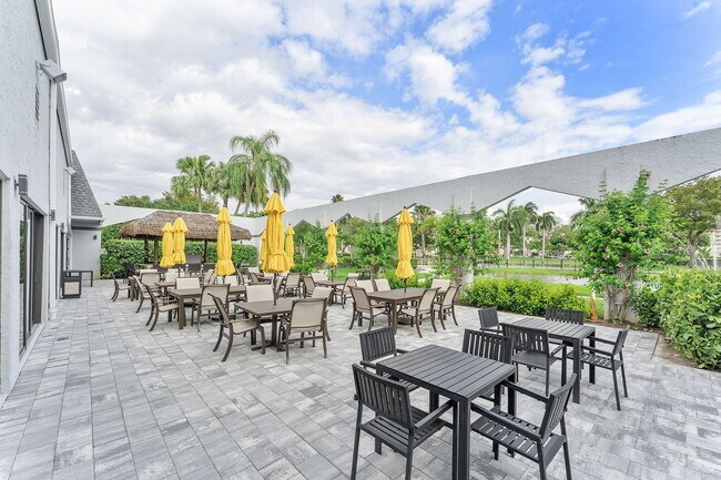 Building Photo - 7260 Kinghurst Dr