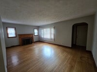 Building Photo - 2 Bedroom House