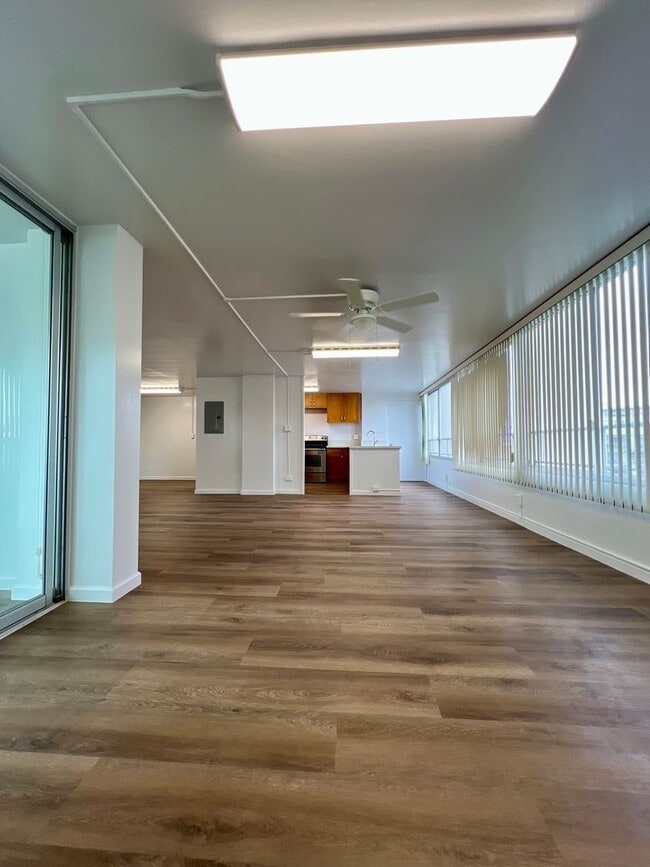Building Photo - MAKIKI ROYAL