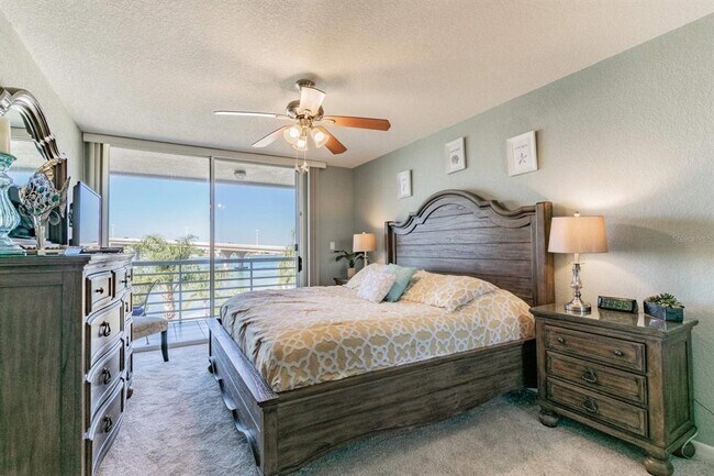 Building Photo - 5901 Bahia Del Mar Cir N