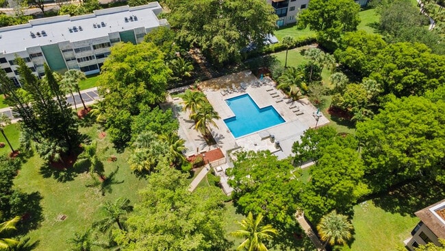 Building Photo - 6075 N Sabal Palm Blvd