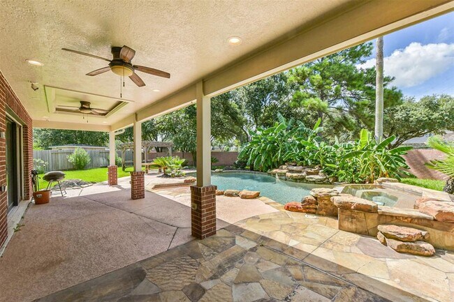 Building Photo - 11502 Bay Ledge Dr