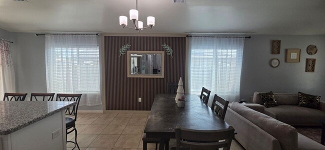 Building Photo - 624 S Vaughn Ave