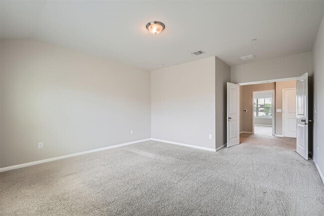 Building Photo - 516 E Slaughter Ln