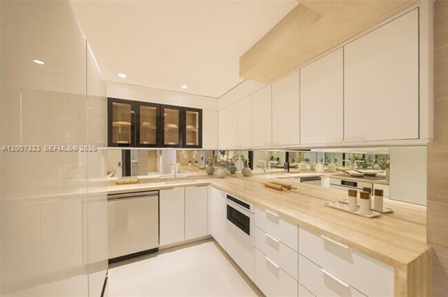 Building Photo - 2301 Collins Ave
