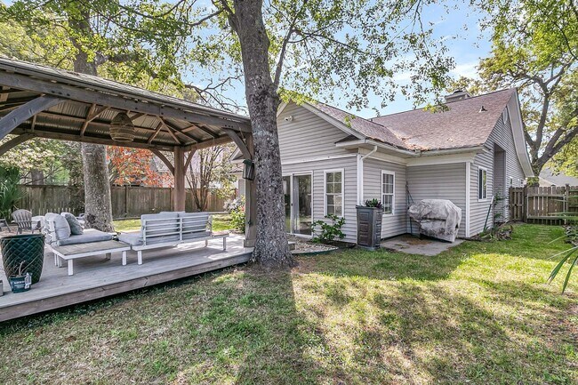 Building Photo - Charming 3 Bedroom, 2 Bath Home off of Longpoint in Mount Pleasant!