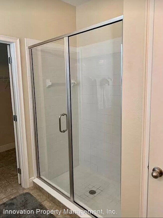 Building Photo - 4 br, 3.5 bath House - 8103 Roseville Blvd