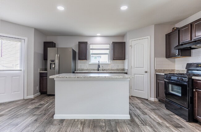 Building Photo - 6414 Dynamic Sound