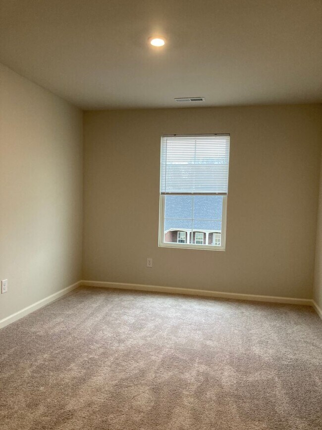 Building Photo - 117 Elegance Wy