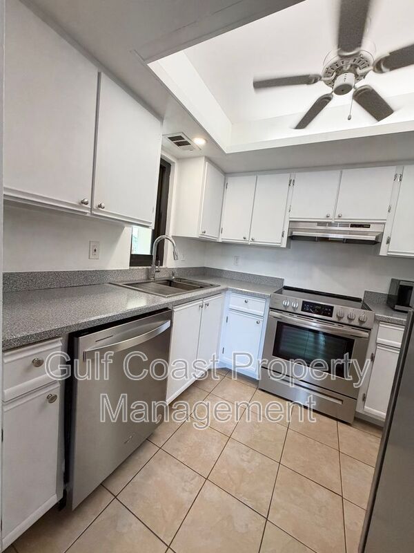 Building Photo - 19505 Quesada Ave
