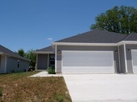 Building Photo - 3 bedroom duplex Aurora, MO