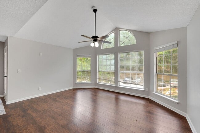 Building Photo - Charming 2BR Condo in Alpharetta