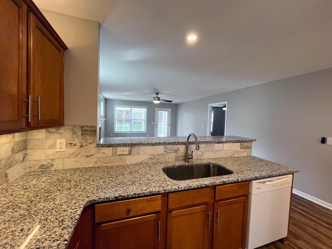 Building Photo - 14 Crestbrook Dr