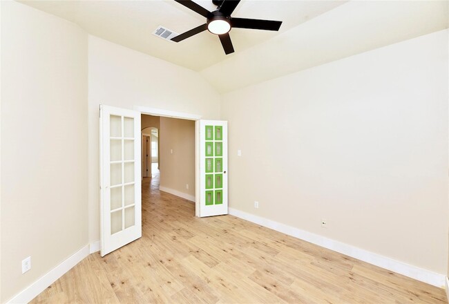 Building Photo - 7715 Butler Lakes Ct