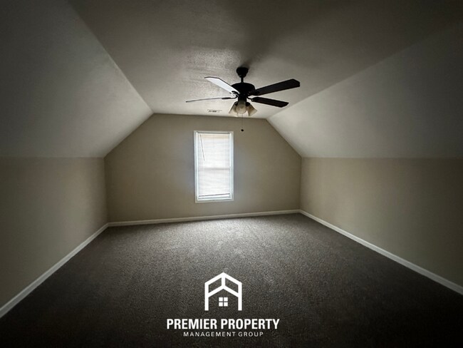 Building Photo - 8842 Aspen View Cove